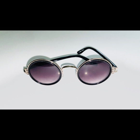 Sunglasses (Gender Neutral) - Picture 3 of 3